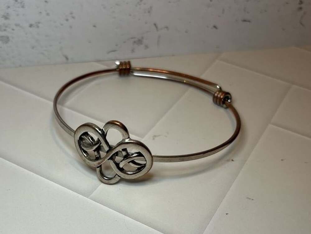Alex And Ani Celtic Knot Expandable Wire Bangle Bracelet Silver Tone
STK 267